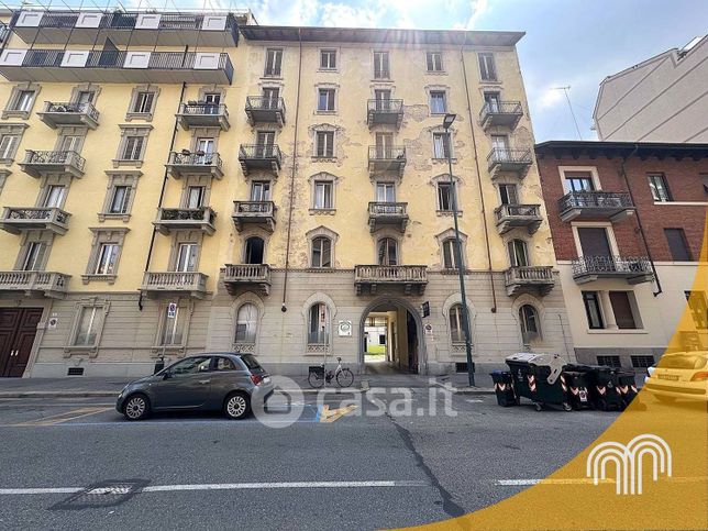 Box/posto auto in residenziale in Via Enrico Cialdini 13