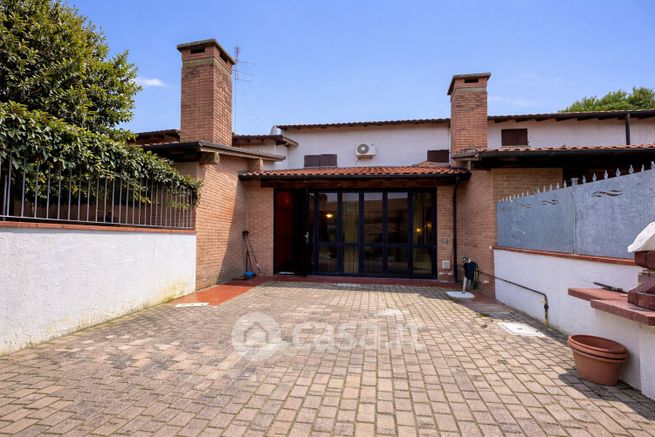 Casa bi/trifamiliare in residenziale in Via Moena 4