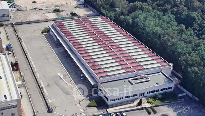 Capannone in commerciale in Via Giuseppe di Vittorio