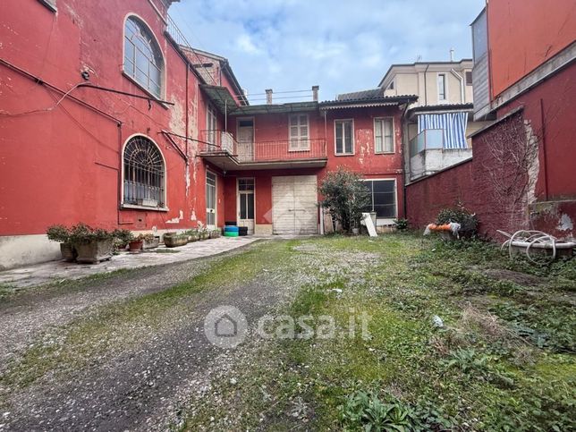 Casa indipendente in residenziale in Via Carlo Pisacane 35