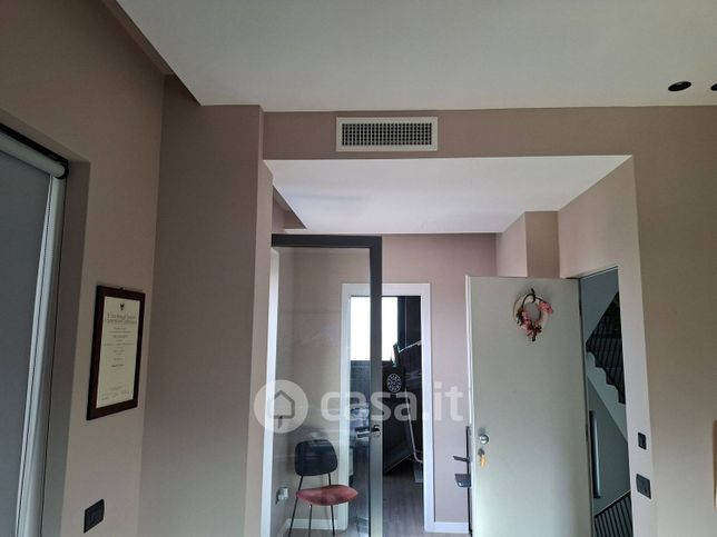 Ufficio in commerciale in Via Circonvallazione