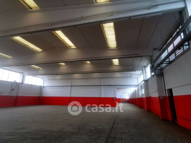 Capannone in commerciale in Via Molise