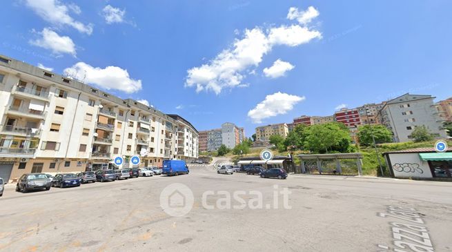 Ufficio in commerciale in Via Zara 114
