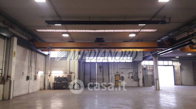 Capannone in commerciale in 
