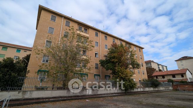 Garage/posto auto in residenziale in Strada delle Cacce 150