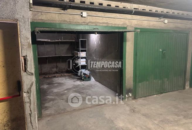 Box/posto auto in residenziale in Corso Antony