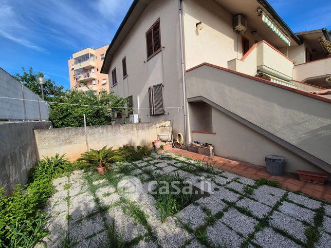 Casa bi/trifamiliare in residenziale in Via Primo Maggio