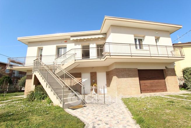 Casa indipendente in residenziale in Via della Pace 36