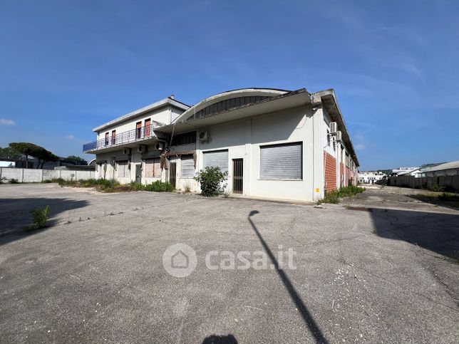 Capannone in commerciale in Via Senigallia