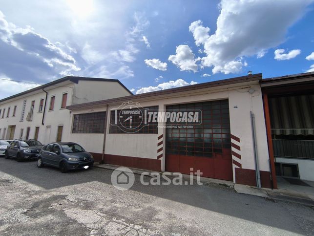 Capannone in commerciale in Via Leonardo da Vinci 27