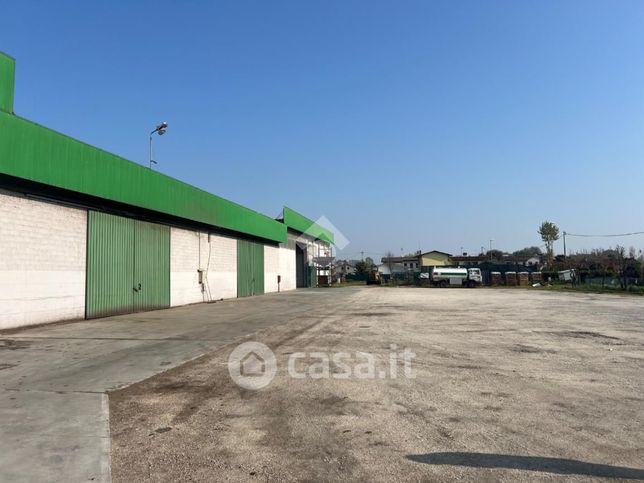 Capannone in commerciale in Via L. Ariosto 1