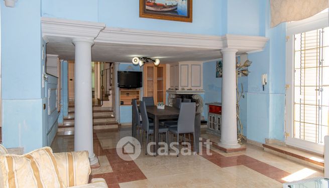 Casa indipendente in residenziale in 