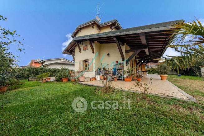 Villa in residenziale in Via Nettuno