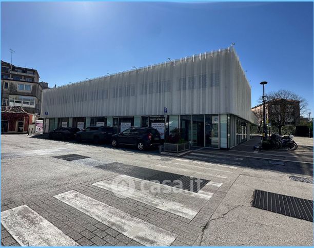 Ufficio in commerciale in Piazzale Luigi Candiani