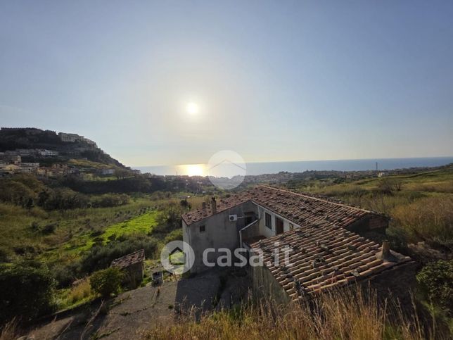 Casa indipendente in residenziale in 