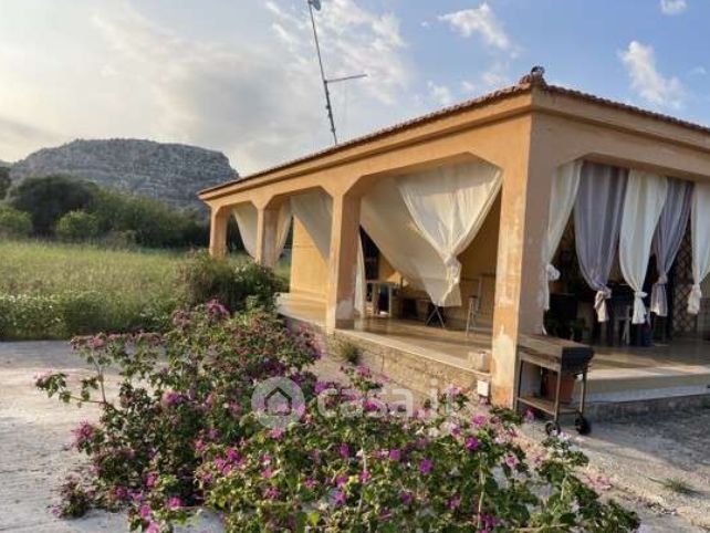 Villa in residenziale in Traversa Monasteri di Sotto