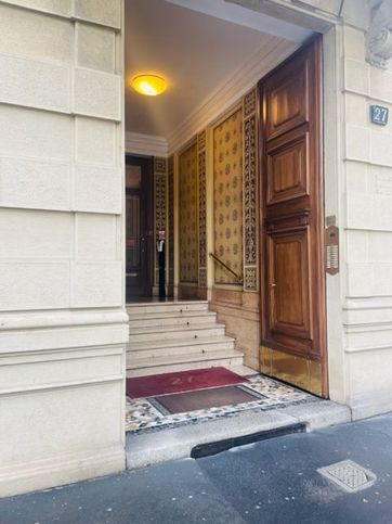 Appartamento in residenziale in Via Francesco Melzi d'Eril 7