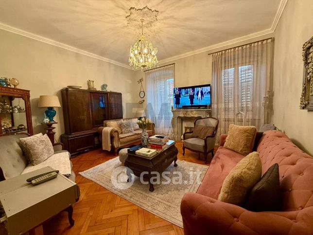 Appartamento in residenziale in Via Ugo Foscolo 37
