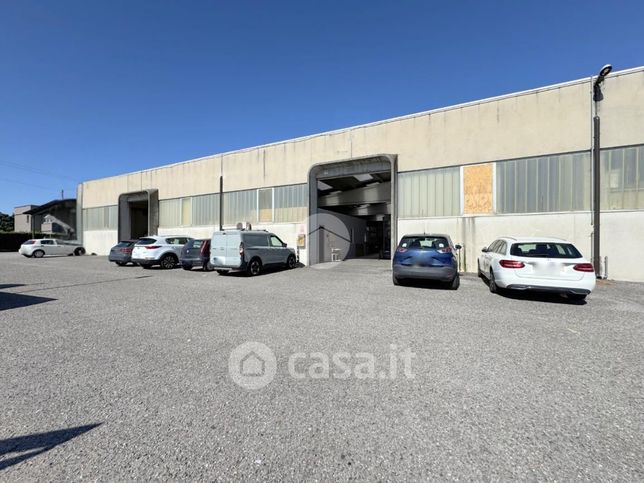 Capannone in commerciale in Via del Torchio