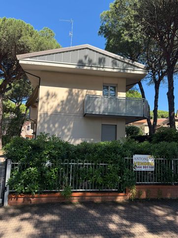 Appartamento in residenziale in Viale Romagna