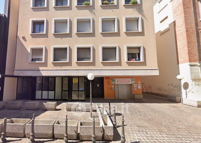 Box/posto auto in residenziale in Via Francesco Bonsi