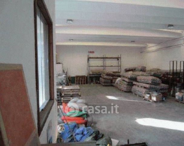 Capannone in commerciale in Via Per Ronco