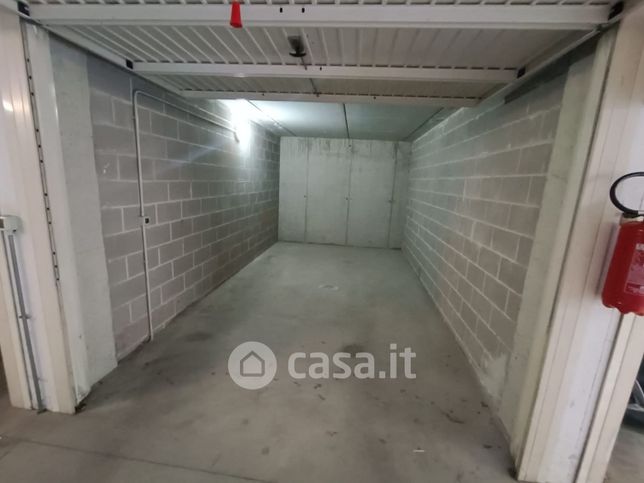Box/posto auto in residenziale in Via Dante Alighieri