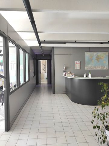 Ufficio in commerciale in