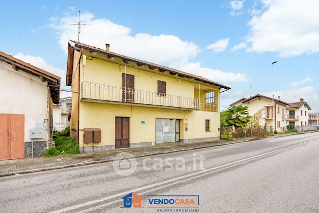 Casa indipendente in residenziale in Via Laghi di Avigliana 8