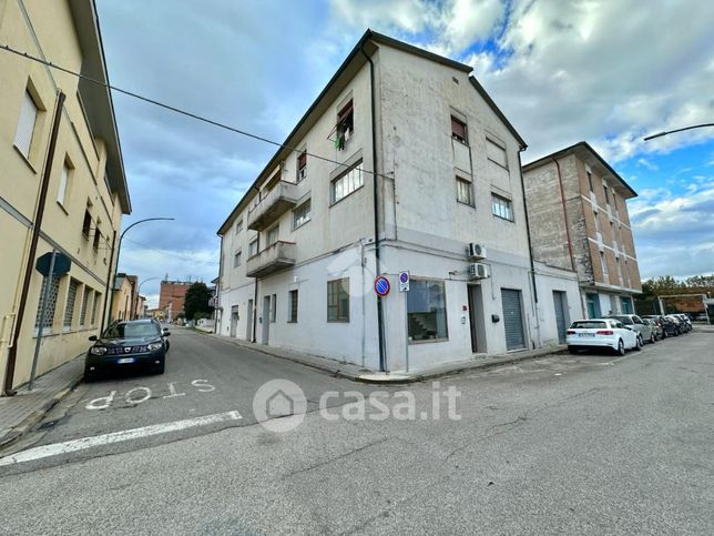 Garage/posto auto in residenziale in Via Ciro Menotti 31