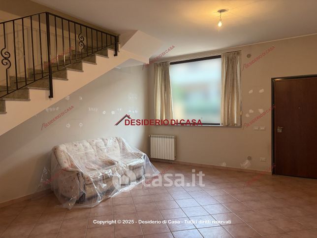 Casa bi/trifamiliare in residenziale in Contrada Piana 25