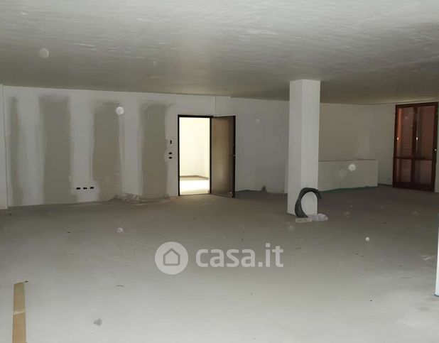 Ufficio in commerciale in Via Milano 63