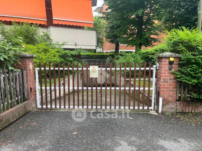 Box/posto auto in residenziale in Via Giovanni Servais 200