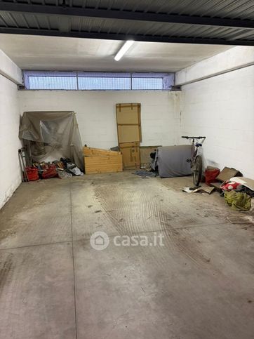 Box/posto auto in residenziale in Largo Enrico Thovez