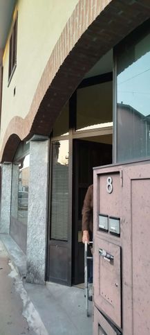 Ufficio in commerciale in Via Carlo Ravelli