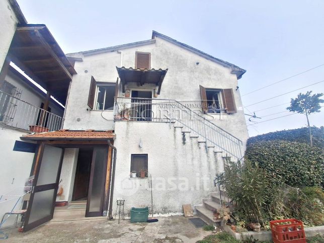Casa bi/trifamiliare in residenziale in Strada Ponte Pattoli - Ponte Resina 121