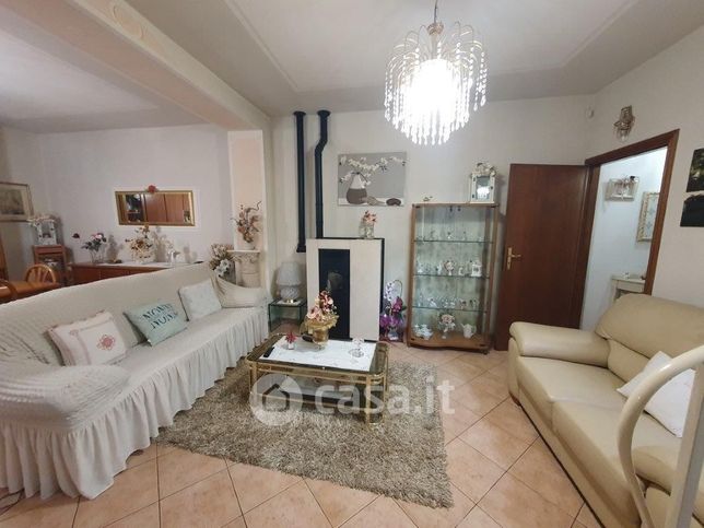 Casa indipendente in residenziale in Via Catavoli