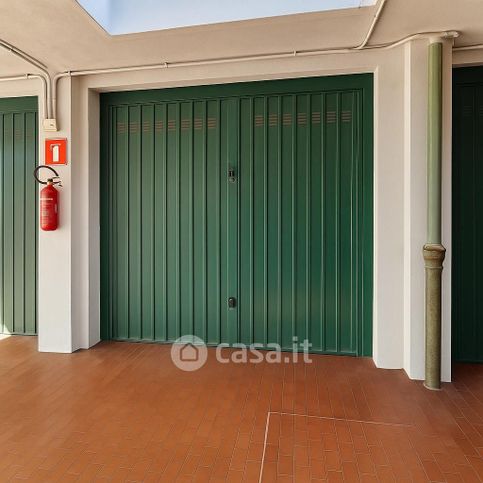 Box/posto auto in residenziale in Via Fratelli Rosselli 57