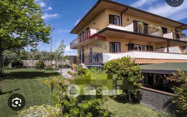 Casa bi/trifamiliare in residenziale in Via Magenta 21