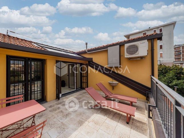 Attico/mansarda in residenziale in Via Azzone Visconti 37