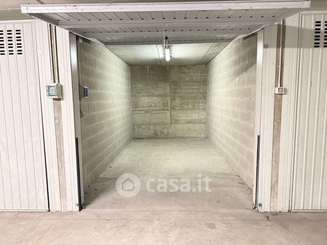 Box/posto auto in residenziale in Via Verbano 8 a