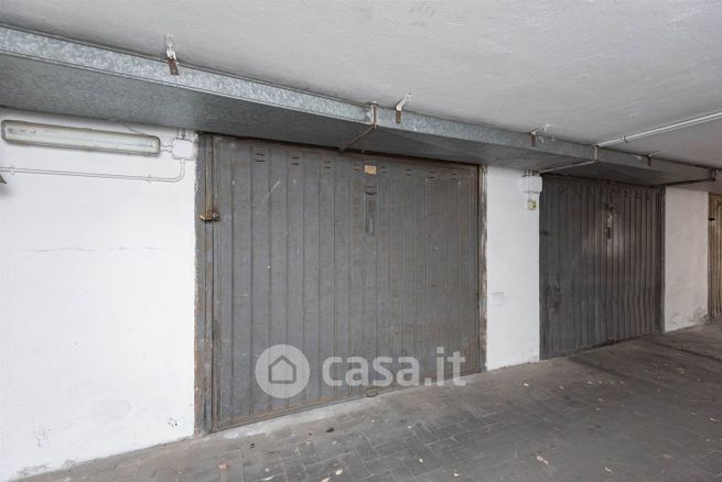 Garage/posto auto in residenziale in Via Fratelli Bandiera 23