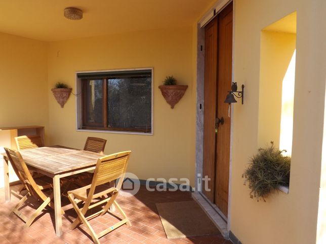 Casa indipendente in residenziale in 
