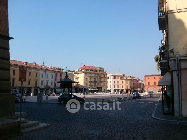 Appartamento in residenziale in Via Azzo Porzio 137