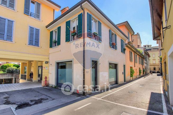 Ufficio in commerciale in 