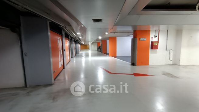 Garage/posto auto in residenziale in Via Domenico Morelli 63