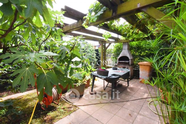 Casa indipendente in residenziale in 