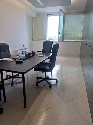 Ufficio in commerciale in Via Arcora