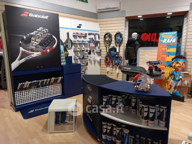 Attivitã /licenza (con o senza mura) in commerciale in Via M.R. Imbriani