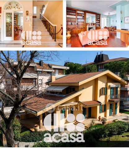 Villa in residenziale in Viale G. Pascoli 69
